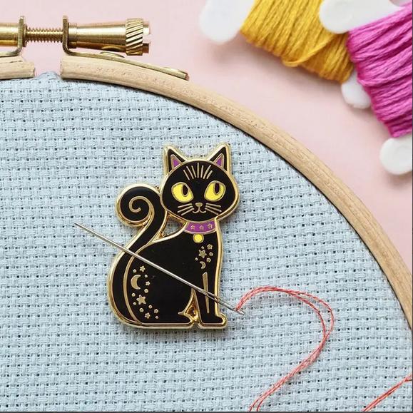 Black Cat Needle Minder